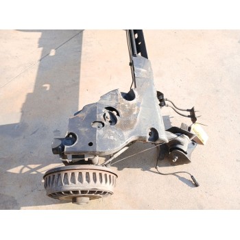Recambio de puente trasero para renault clio iv limited referencia OEM IAM 555011803R  