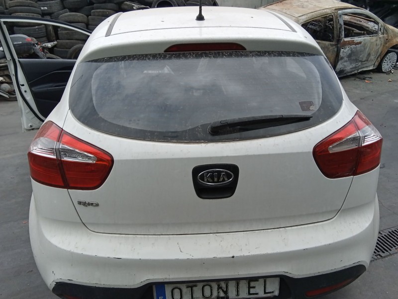 Recambio de porton trasero para kia rio iii (ub) 1.25 cvvt referencia OEM IAM 737001W220  