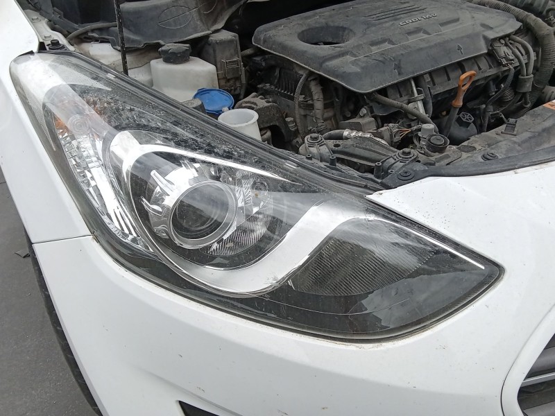 Recambio de faro derecho para hyundai i30 (gd) 1.6 crdi referencia OEM IAM 92102A6060  