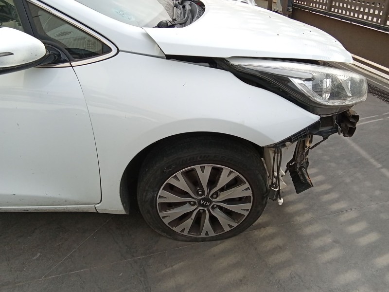 Recambio de aleta delantera derecha para kia cee´d (jd) 1.4 crdi 90 referencia OEM IAM 66321A2000  