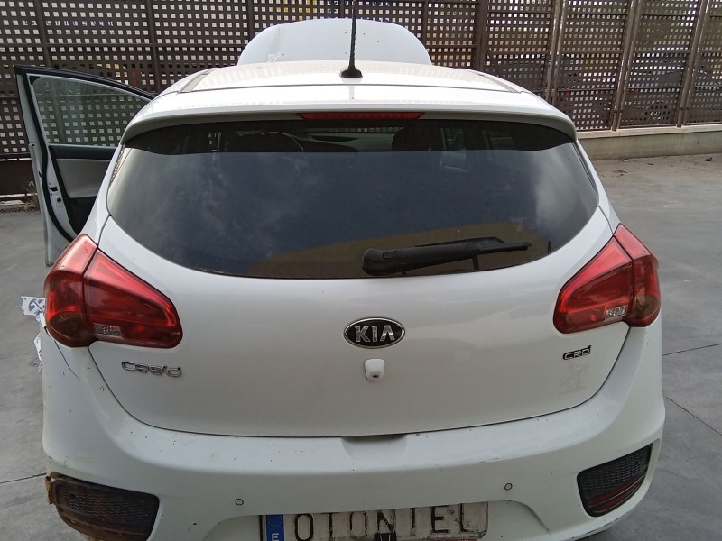 Recambio de porton trasero para kia cee´d (jd) 1.4 crdi 90 referencia OEM IAM 73700A2000  