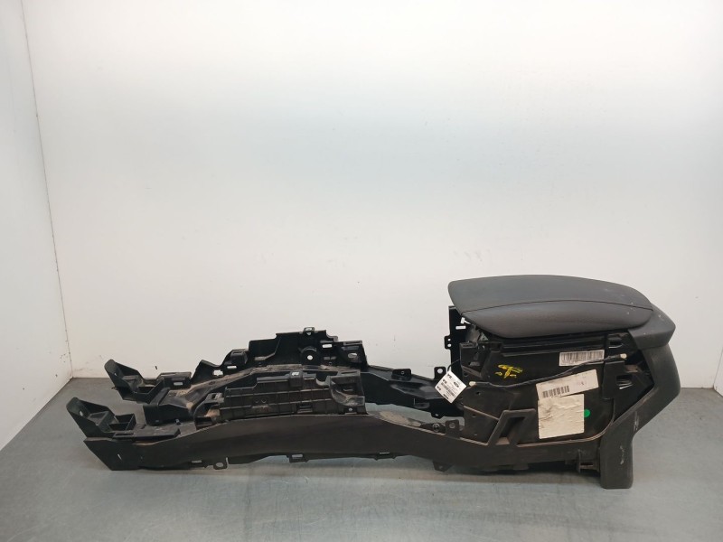Recambio de apoyabrazos central para ford mondeo lim. trend referencia OEM IAM s73f043b04a  