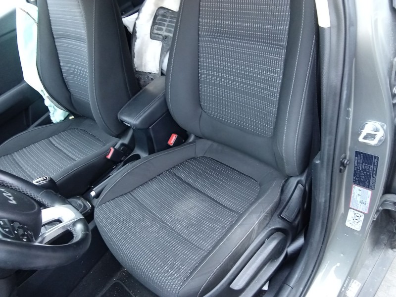 Recambio de asiento delantero izquierdo para kia stonic (yb) 1.0 t-gdi referencia OEM IAM   