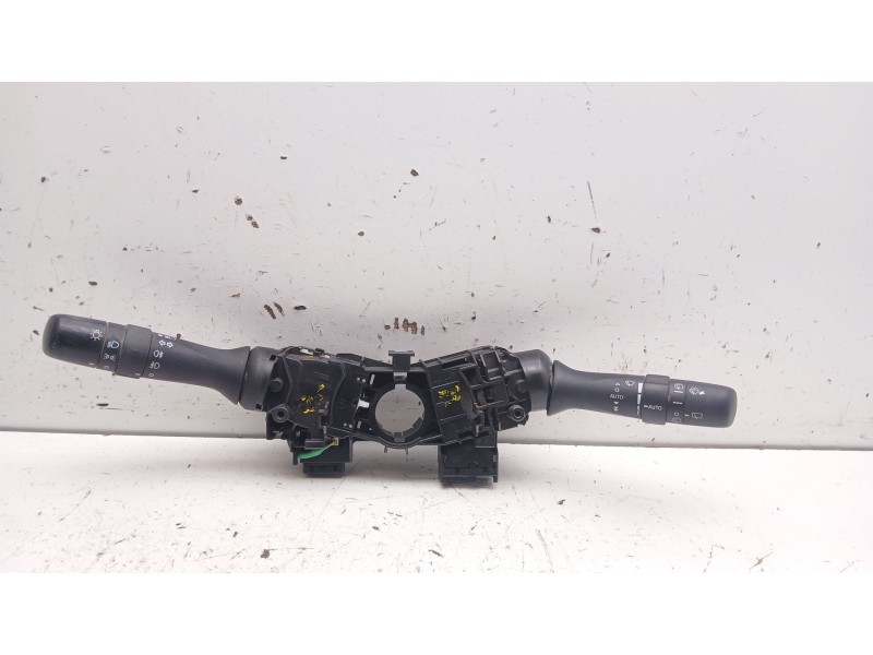 Recambio de mando multifuncion para toyota yaris hybrid active referencia OEM IAM 17f1443 173832 