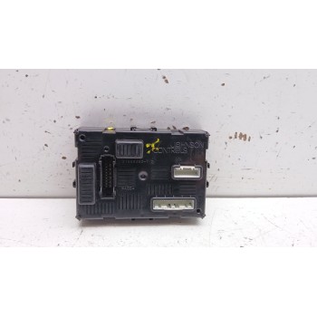 CAJA RELES / FUSIBLES 8200652285 