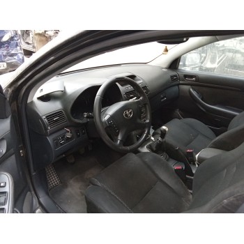 toyota avensis (_t25_) del año 2003