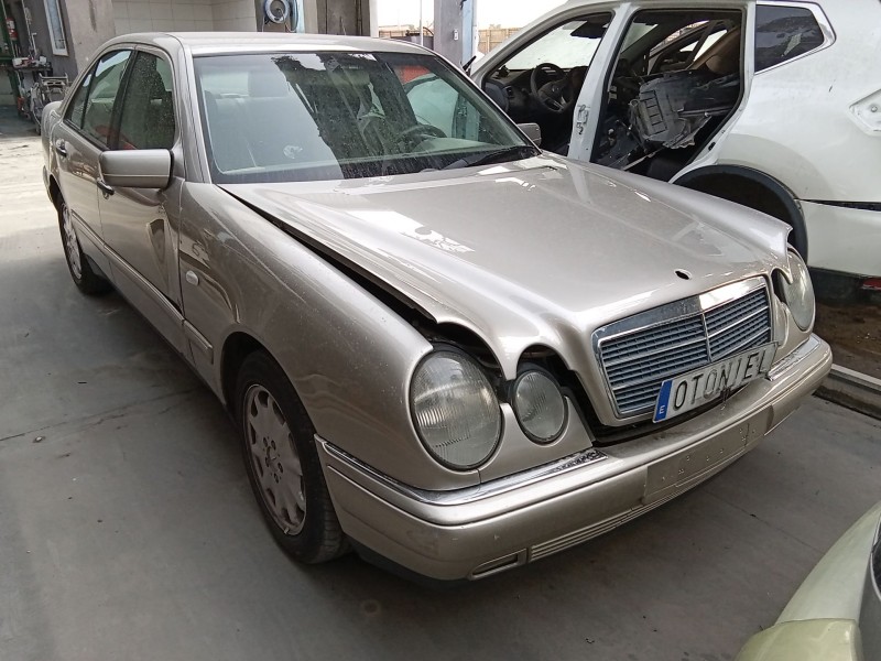 mercedes-benz clase e (w210) del año 1996