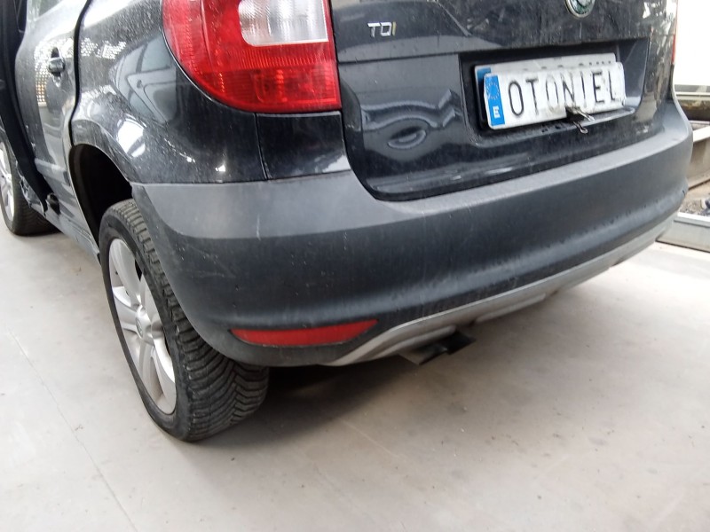 Recambio de paragolpes trasero para skoda yeti (5l) 2.0 tdi referencia OEM IAM 5L68074219B9  