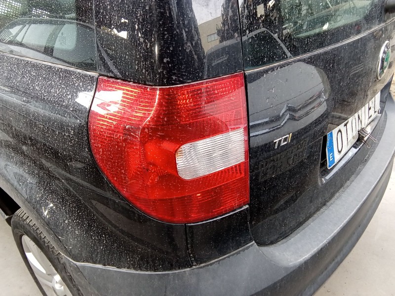 Recambio de piloto trasero izquierdo para skoda yeti (5l) 2.0 tdi referencia OEM IAM 5L0945111  