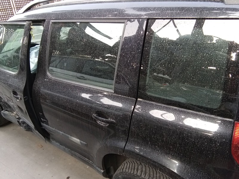 Recambio de puerta trasera izquierda para skoda yeti (5l) 2.0 tdi referencia OEM IAM 5L0833055  