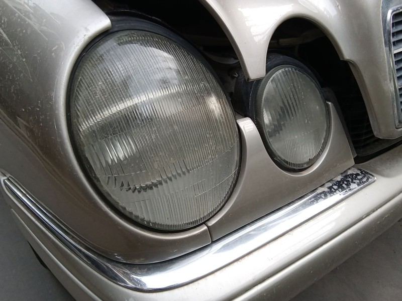 Recambio de faro derecho para mercedes-benz clase e (w210) e 300 turbo-d (210.025) referencia OEM IAM 2108200461  