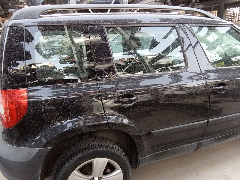 Recambio de puerta trasera derecha para skoda yeti (5l) 2.0 tdi referencia OEM IAM 5L0833056  