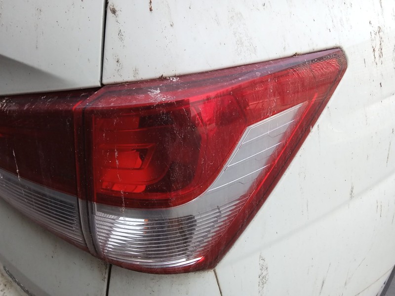 Recambio de piloto trasero derecho para ssangyong rodius ii 2.0 xdi referencia OEM IAM 8360221500  