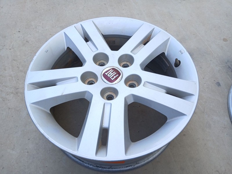Recambio de llanta para fiat freemont (345_) 2.0 jtd referencia OEM IAM 1BD59TRM X1 17 PULGADAS