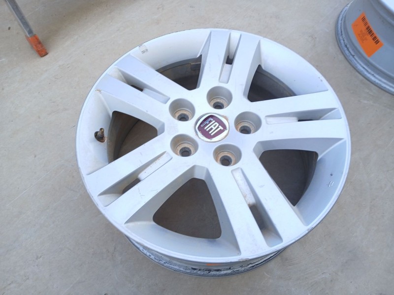 Recambio de llanta para fiat freemont (345_) 2.0 jtd referencia OEM IAM 1BD59TRM X1 17 PULGADAS