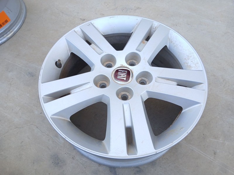 Recambio de llanta para fiat freemont (345_) 2.0 jtd referencia OEM IAM 1BD59TRM X1 17 PULGADAS
