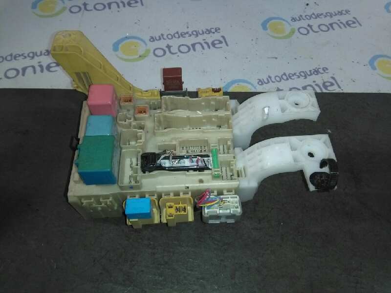 Recambio de caja reles / fusibles para toyota yaris active referencia OEM IAM 827300D290  