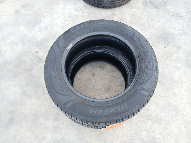 Recambio de neumatico para fiat 500 (312_) 1.2 (312axa1a) referencia OEM IAM 175-65-14 82T X2 CEAT 2022
