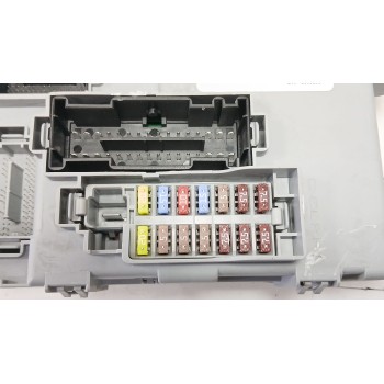 Recambio de caja reles / fusibles para fiat 500 (312_) 1.2 (312axa1a) referencia OEM IAM 00519818300  