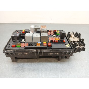 Recambio de caja reles / fusibles para opel astra j sports tourer selective referencia OEM IAM 13368643  
