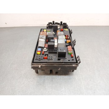 Recambio de caja reles / fusibles para opel astra j sports tourer selective referencia OEM IAM 13368643  