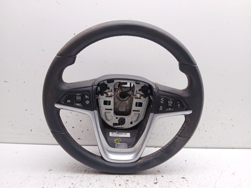 Recambio de volante para opel astra j gtc sportive referencia OEM IAM 13351028  