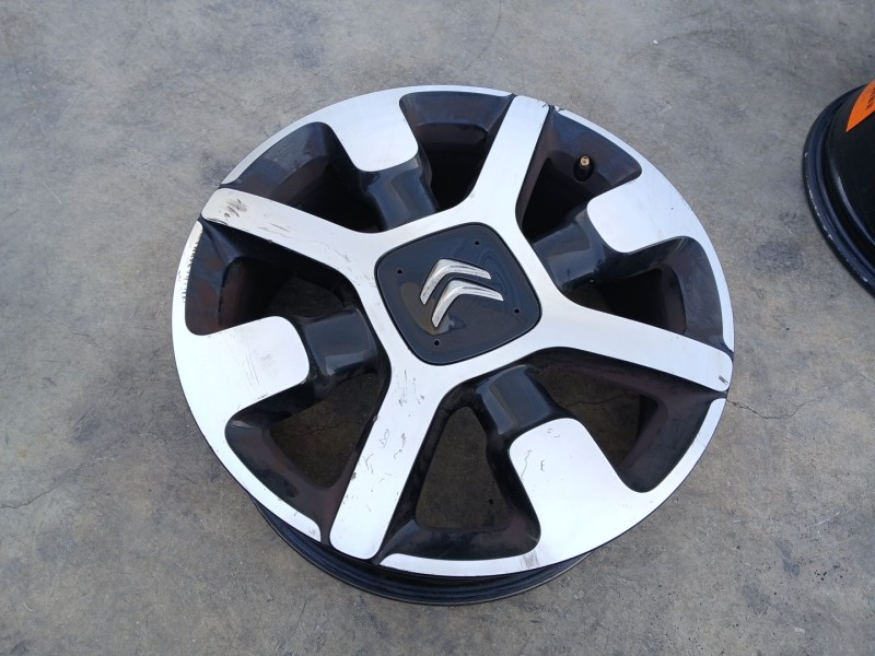 Recambio de llanta para citroën c4 cactus 1.6 bluehdi 100 referencia OEM IAM 9800494077 X1 17 pulgadas