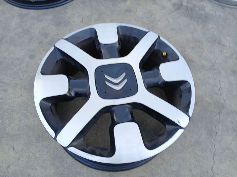 Recambio de llanta para citroën c4 cactus 1.6 bluehdi 100 referencia OEM IAM 9800494077 X1 17 pulgadas