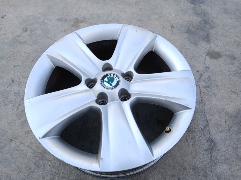 Recambio de llanta para skoda yeti (5l) 2.0 tdi referencia OEM IAM 5L0601025B X1 17 PULGADAS