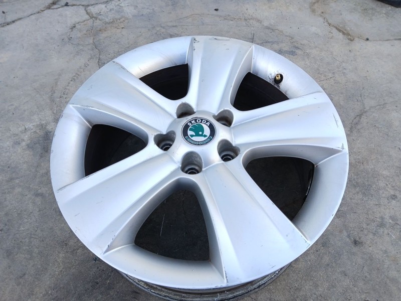 Recambio de llanta para skoda yeti (5l) 2.0 tdi referencia OEM IAM 5L0601025B X1 17 PULGADAS