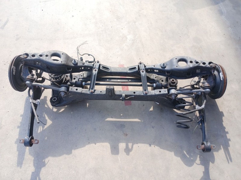 Recambio de puente trasero para toyota auris hybrid active referencia OEM IAM 4210102260  
