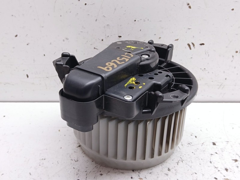 Recambio de motor calefaccion para toyota yaris hybrid active referencia OEM IAM 871030D220  