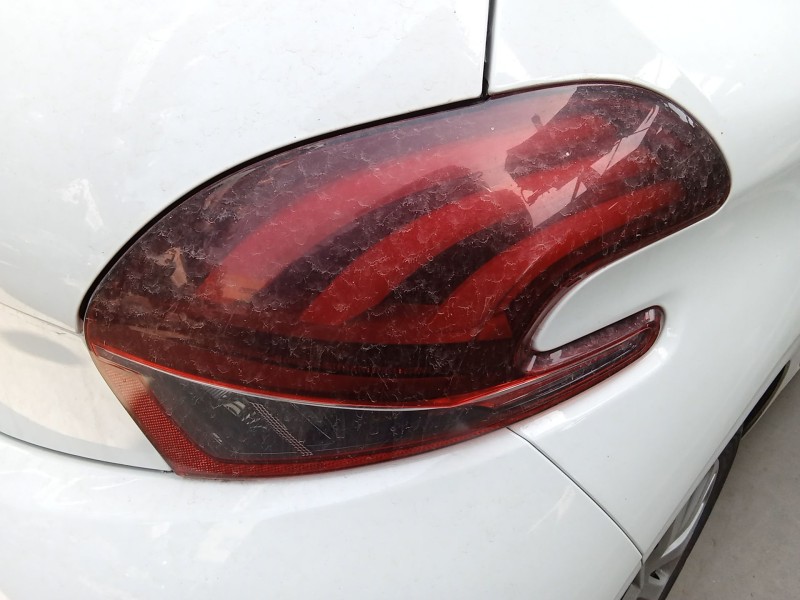 Recambio de piloto trasero derecho para peugeot 208 i (ca_, cc_) 1.2 puretech 82 referencia OEM IAM 9825601180  