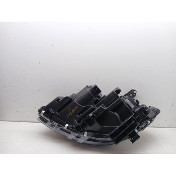 Recambio de faro derecho para mercedes-benz clase b (w246) 1.8 cdi cat referencia OEM IAM 2468200261  11506102