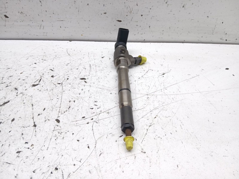 Recambio de inyector para volkswagen passat lim. (362) advance bluemotion referencia OEM IAM 03L130277B  