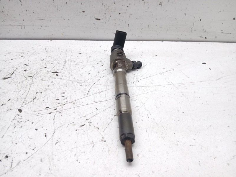 Recambio de inyector para volkswagen passat lim. (362) advance bluemotion referencia OEM IAM 03L130277B  