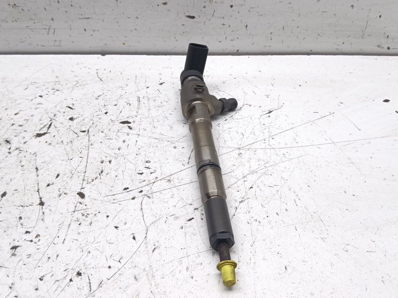 Recambio de inyector para volkswagen passat lim. (362) advance bluemotion referencia OEM IAM 03L130277B  