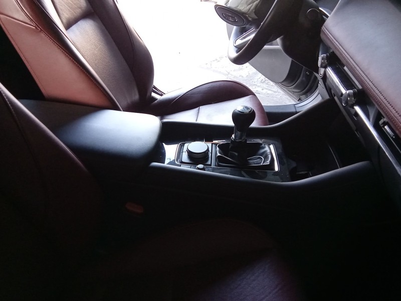 Recambio de apoyabrazos central para mazda 3 sedán (bp_) 2.0 skyactiv-x m hybrid (bp2s) referencia OEM IAM BDGF64420D  