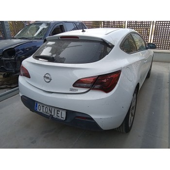 opel astra j gtc del año 2012