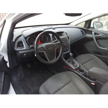 opel astra j gtc del año 2012