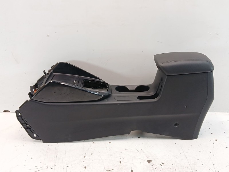 Recambio de apoyabrazos central para kia carens ( ) drive referencia OEM IAM 84610a4001  