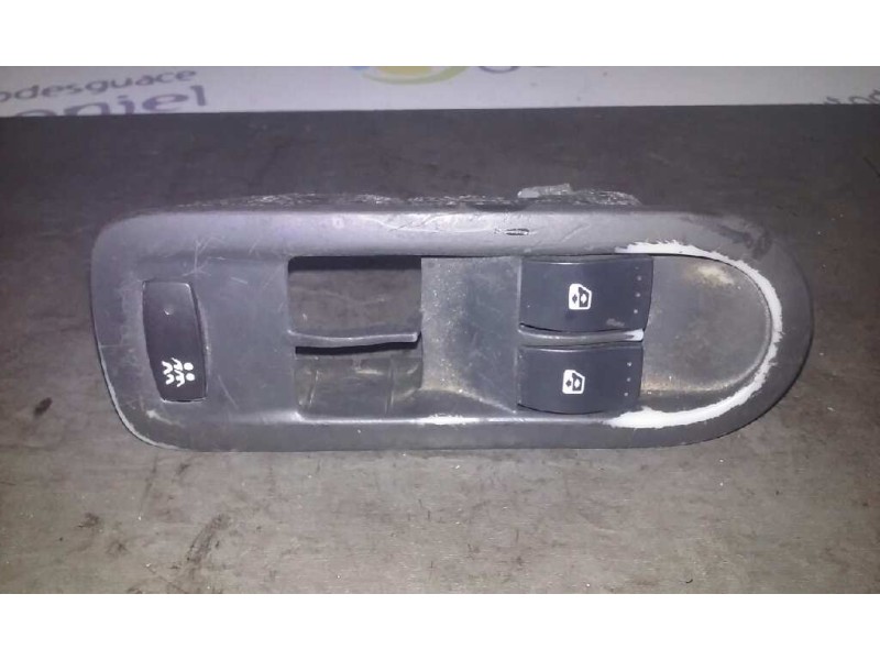 Recambio de mando elevalunas delantero izquierdo para renault megane ii classic berlina confort authentique referencia OEM IAM  