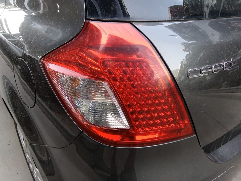 Recambio de piloto trasero izquierdo para kia cee´d hatchback (ed) 1.6 crdi 115 referencia OEM IAM 924011H000  