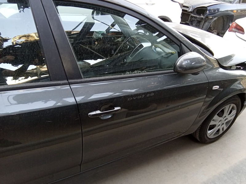 Recambio de puerta delantera derecha para kia cee´d hatchback (ed) 1.6 crdi 115 referencia OEM IAM 760041H000  