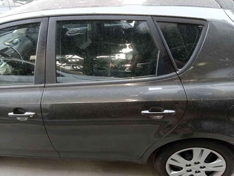 Recambio de puerta trasera izquierda para kia cee´d hatchback (ed) 1.6 crdi 115 referencia OEM IAM 770031H000  