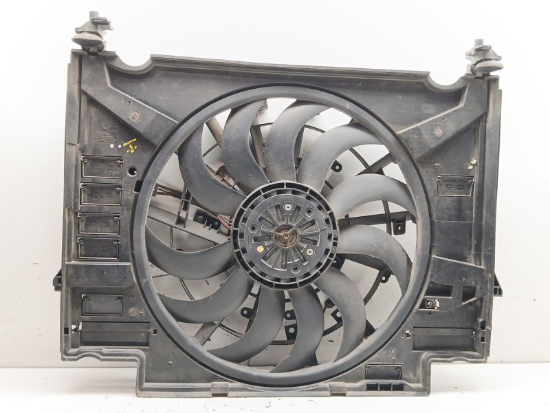 Recambio de electroventilador para jaguar f-pace (x761) 3.0 sdv6 awd referencia OEM IAM HK83bc607ce 500072811 8240746