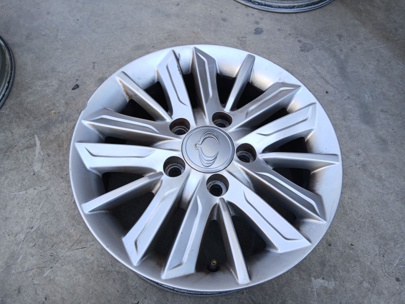 Recambio de llanta para ssangyong rodius ii 2.0 xdi referencia OEM IAM 4173021500 X1 16 PULGADAS