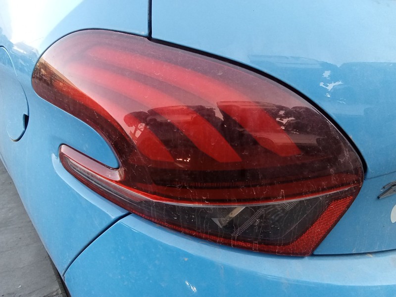Recambio de piloto trasero izquierdo para peugeot 208 i (ca_, cc_) 1.6 hdi / bluehdi 75 referencia OEM IAM 9825601280  