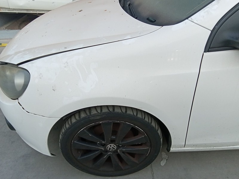 Recambio de aleta delantera izquierda para volkswagen golf vi (5k1) 1.4 tsi referencia OEM IAM 5K6821021B  