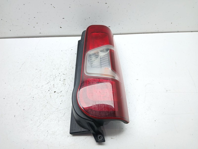 Recambio de piloto trasero derecho para opel combo furgoneta/monovolumen (k9) 1.5 d referencia OEM IAM 9820554880  